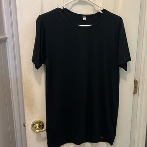 Uniqlo  short sleeved tee  black M size